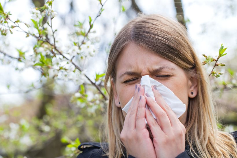Pollenallergie, so hilft der Vivenso Staubsauger und Luftreiniger Allergikern